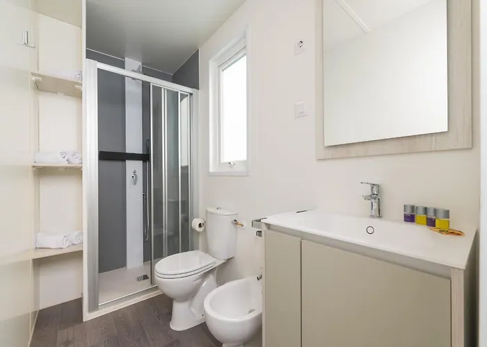 Casa vacanze Mobile In With Shared Pool
